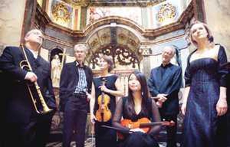L&rsquo;ensemble des organistes et solistes de Notre-Dame des Victoires au Sablon &agrave; Bruxelles 